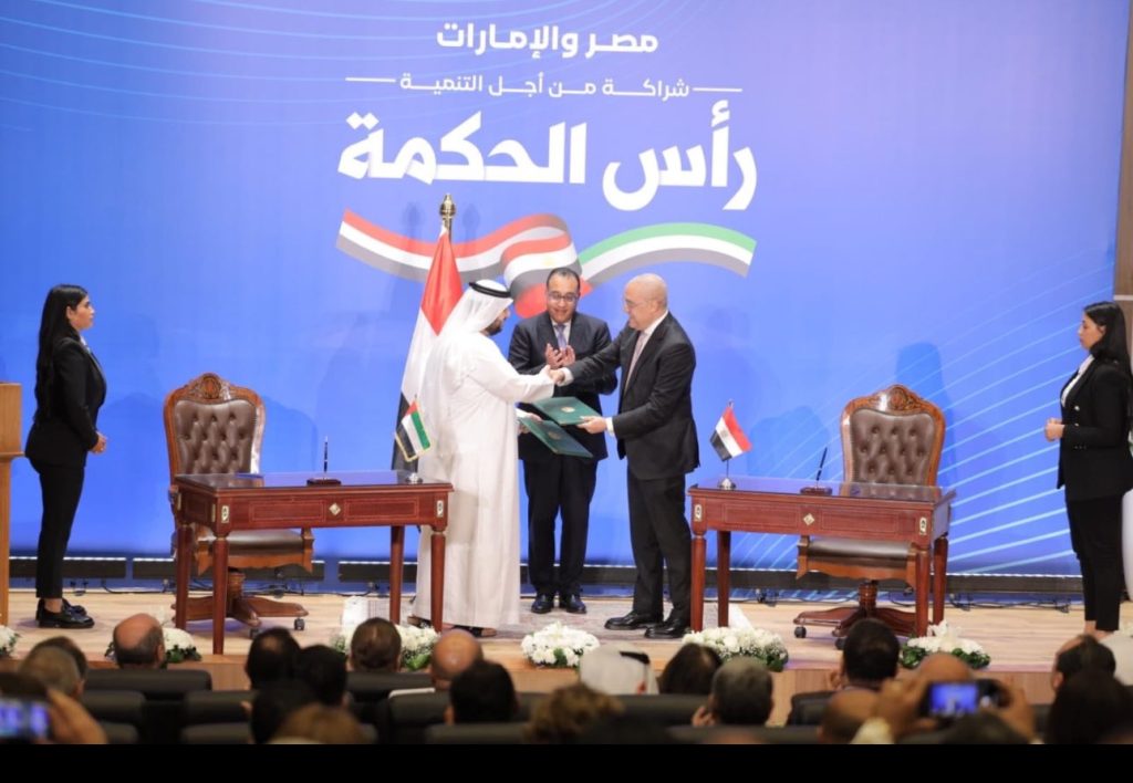الامارات ستضخ “35 مليار دولار استثمارات مباشرة في مصر