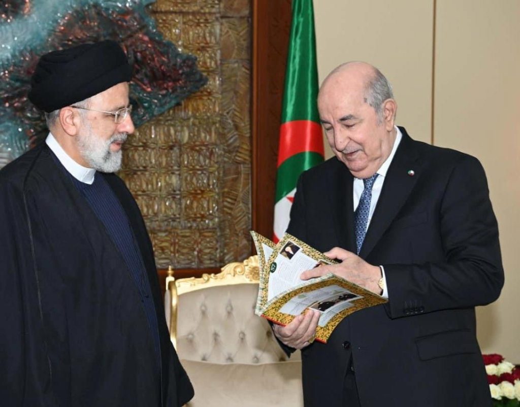 أهداه إبراهيم رئيسي للرئيس الجزائري ..ما عنوان الكتاب ؟