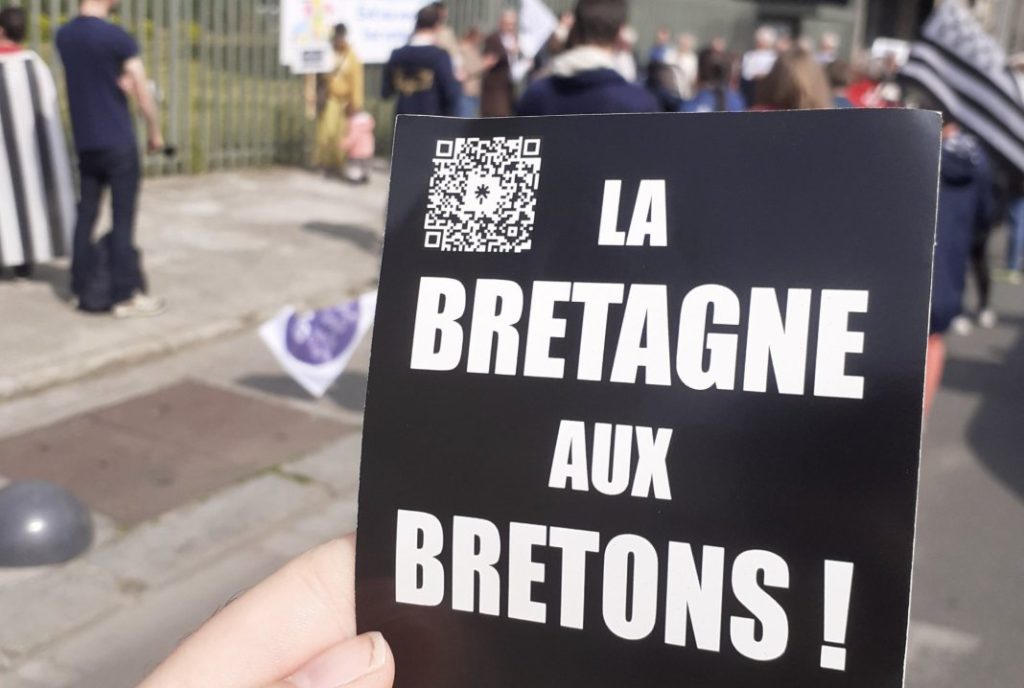L’hystérie hypocrite des médias français face à l’internationalisation de la lutte nationale bretonne