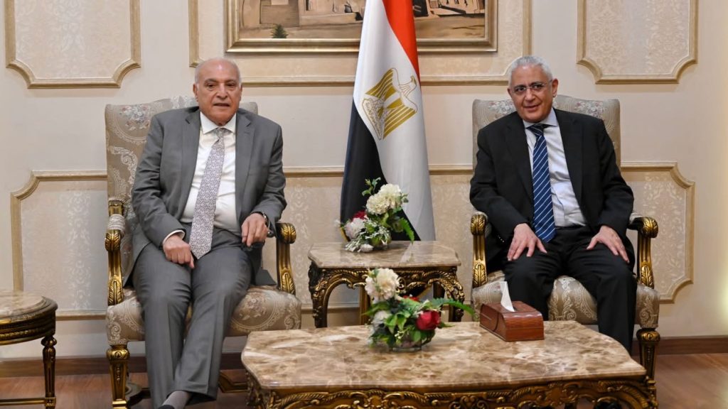 عطاف في القاهرة ..اجتماع هام لدول جوار ليبيا