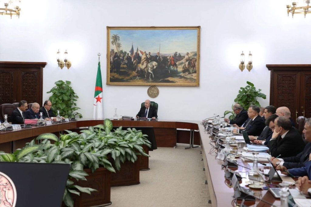 الرئيس تبون يأمر بعدم هدم السكنات غير القانونية خلال فصل الشتاء ..وتوقيف فوري  لرؤساء البلديات المخالفين