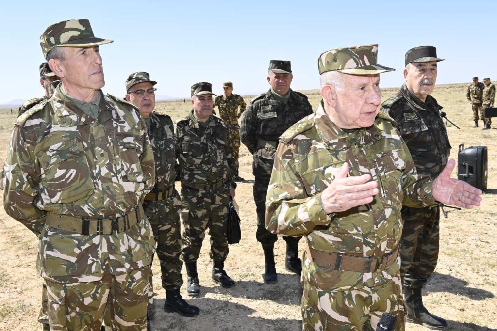 شنقريحة يتفقد المفارز العسكرية المشاركة في عملية نوعية بتبسة شرق الجزائر