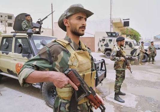 العثور على مقذوفات قرب خط الشرارة يفاقم اضطراب إنتاج النفط في ليبيا