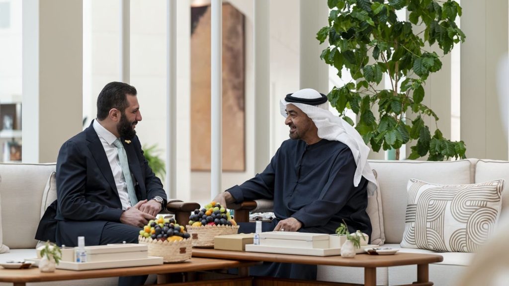 السوريون يقتحمون مقر سفارة الإمارات.. هكذا ردت أبوظبي !