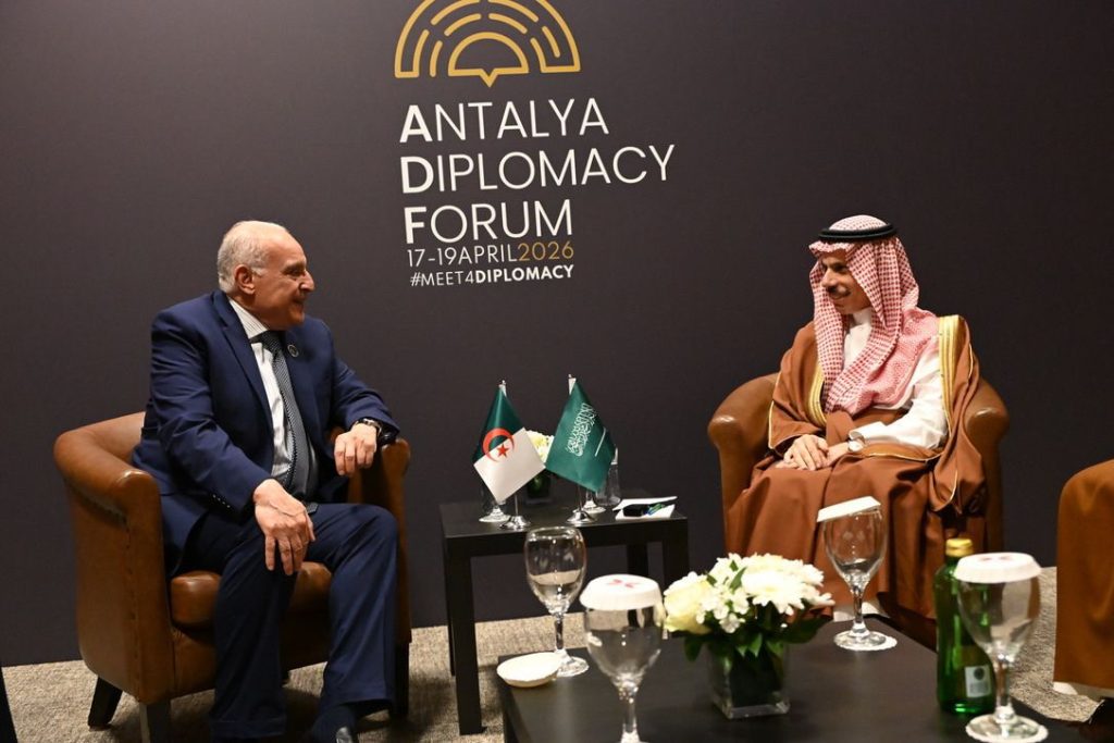 الجزائر تجدد تضامنها ووقوفها التام مع السعودية