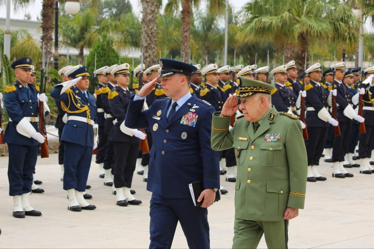Le Général d&rsquo;Armée Chanegriha reçoit le Commandant d&rsquo;Africom
