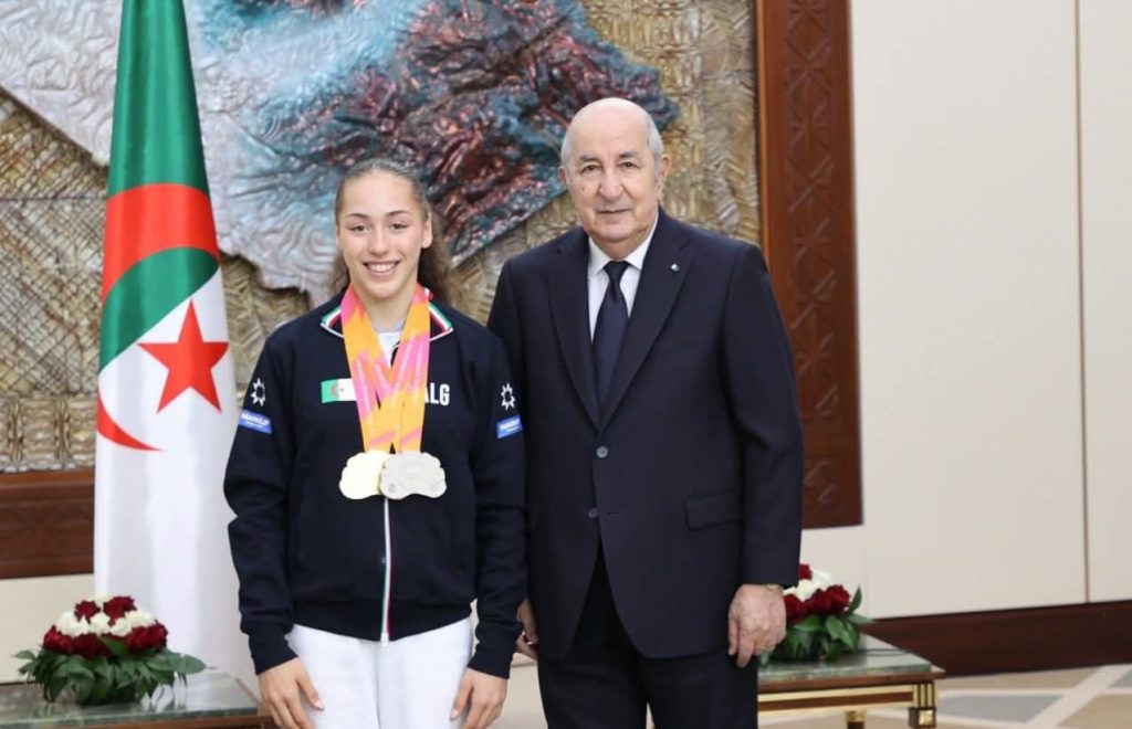 الرئيس تبون يشكر بطلة الجمباز الأولمبية الجزائرية كيليا نمور