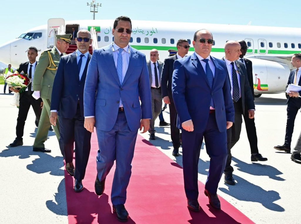 الوزير الأول الموريتاني يحل بالجزائر