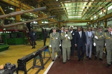 The Angolan president visiting the central supply base of Algeria،first military base