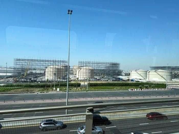 خوف إماراتي متصاعد.. تحصينات حول منشآت النفط والمطارات !