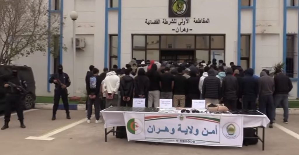 الأمن الجزائري يحبط مخططا للإبحار السري ويوقف 67 شخصا من جنسية مغربية
