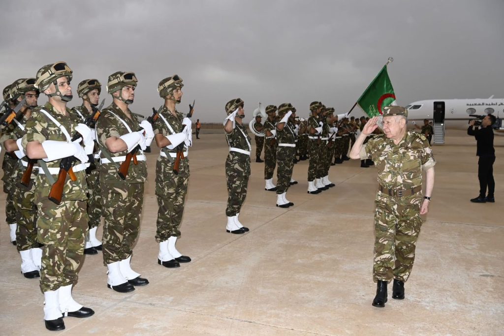 Chengriha .. effectue une visite de travail et d’inspection à la troisième région militaire