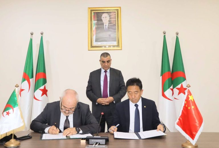 Accord algéro-chinois pour le développement des travaux de dragage portuaire