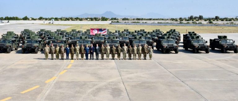 الجيش التونسي يستلم 48 مركبة عسكرية أميركية مدرعة من نوع “HMMWV”