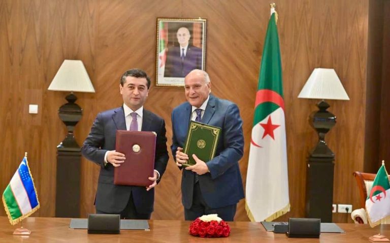 Le ministre algérien des Affaires étrangères, Ahmed Attaf, reçoit son homologue ouzbek Bakhtiyor Saidov