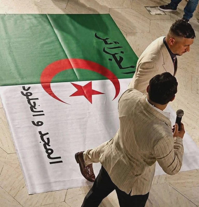 بعد تداول فيديو صادم يوثق “تدنيس الراية الوطنية”.. مطالب بفتح تحقيق عاجل ومحاسبة المسؤولين!