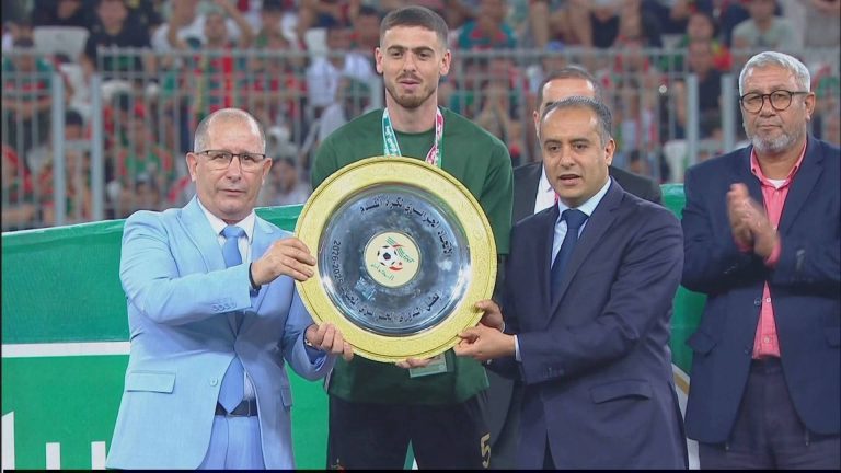 مولودية الجزائر.. بطل الدوري الجزائري لموسم 2025-2026