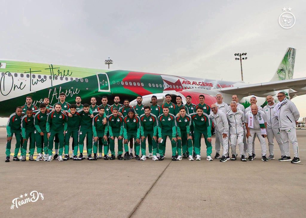 بعثة المنتخب الجزائري تحط بمطار هواري بومدين ظهر اليوم