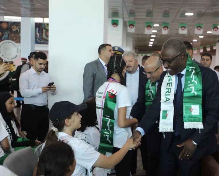 الجزائر تفتح ذراعيها لأبنائها.. استقبال أول وفد من الجالية الوطنية في المخيمات الصيفية 2026