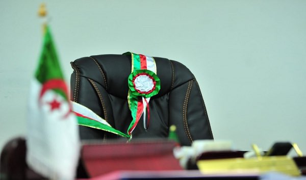 توقيف ثلاثة رؤساء بلدية تحفظيا في ولاية النعامة غرب الجزائر