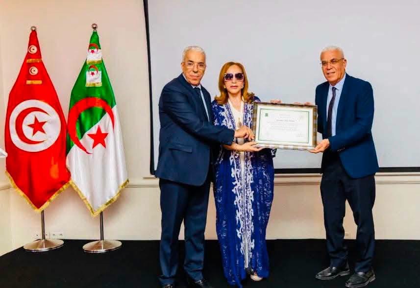 أحلام مستغانمي تُكرَّم في تونس وتؤكد عمق الأخوة الجزائرية التونسية