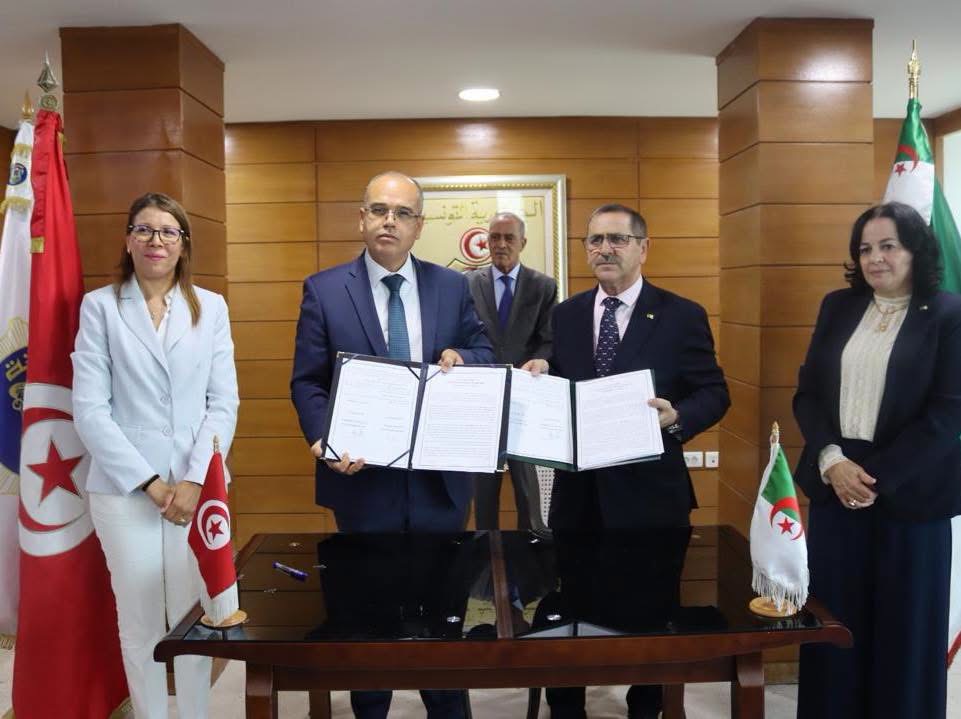 الجزائر وتونس تبحثان تعزيز التعاون الجمركي وتوقعان اتفاقية توأمة