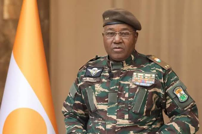 « Tu es fou, Macron ! » : le président du Niger attaque la France et accuse trois pays, dont la Mauritanie