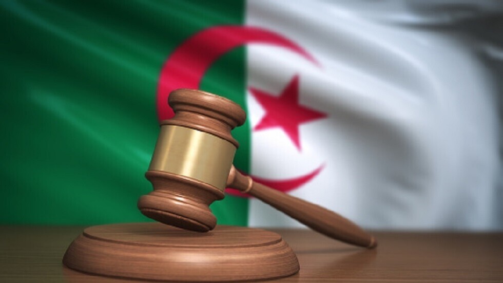 القضاء الجزائري يصدر أحكاما ثقيلة ضد 40 متهما في قضية فساد طالت قطاع الخدمات الجامعية
