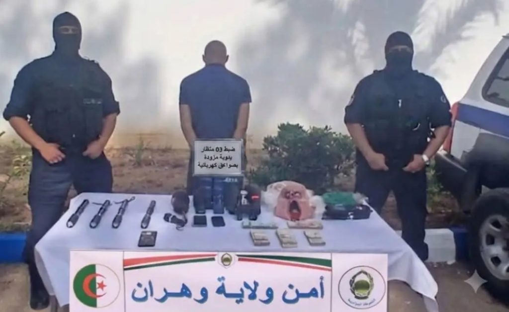 تفاصيل صادمة عن تاجر فايسبوكي بحوزته أجهزة حساسة في  الغرب الجزائري